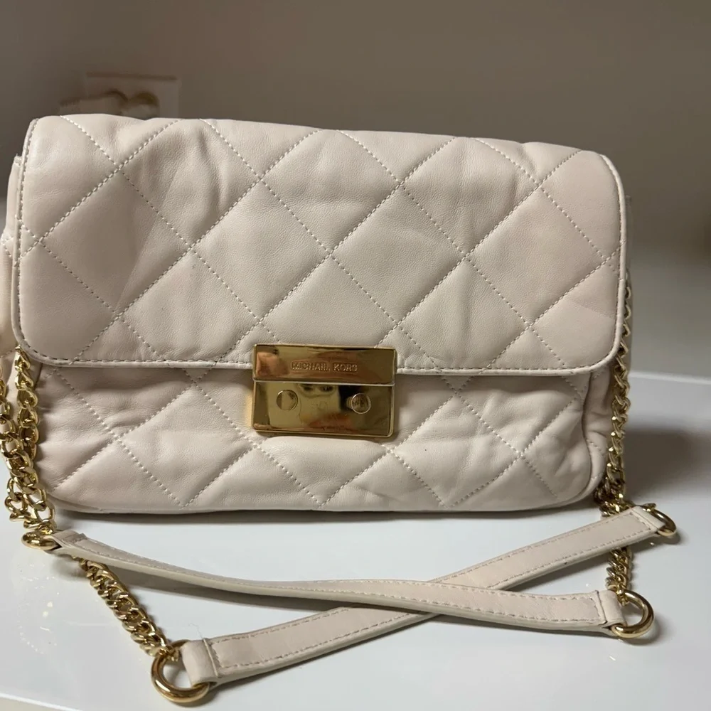 Michael Kors Small Quilted Leather Shoulder Bag - Off-White channel vibe - Picture 12 of 17